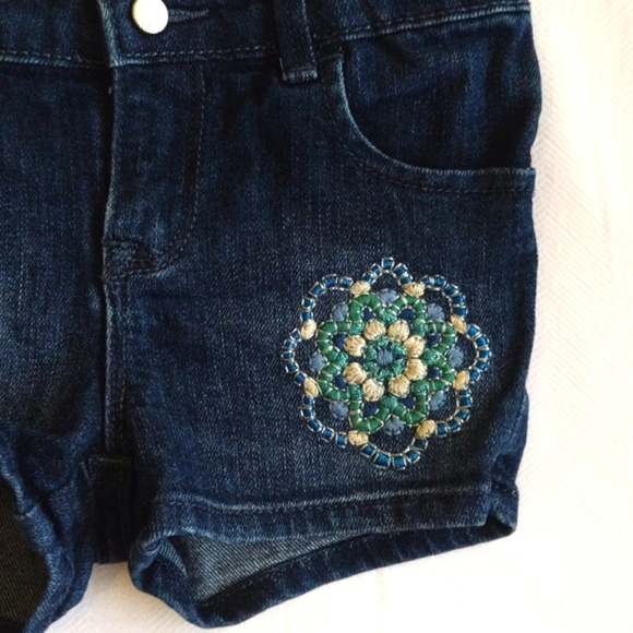 babyGap 1969 embroidered floral medallion denim jean shorts 3T toddler girls - Picture 2 of 7